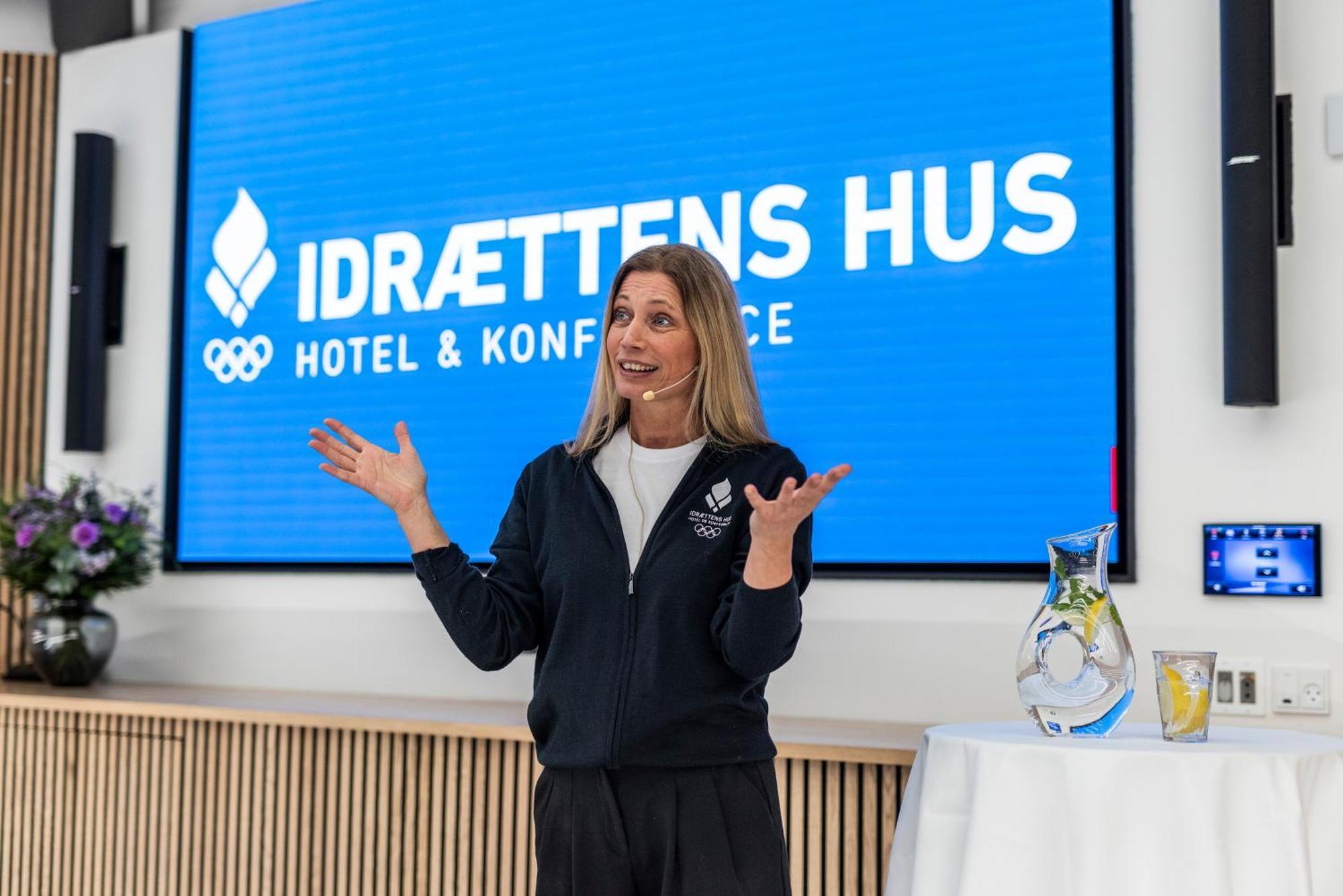 Idraettens Hus Hotel Og Konference Брённбювестер Экстерьер фото