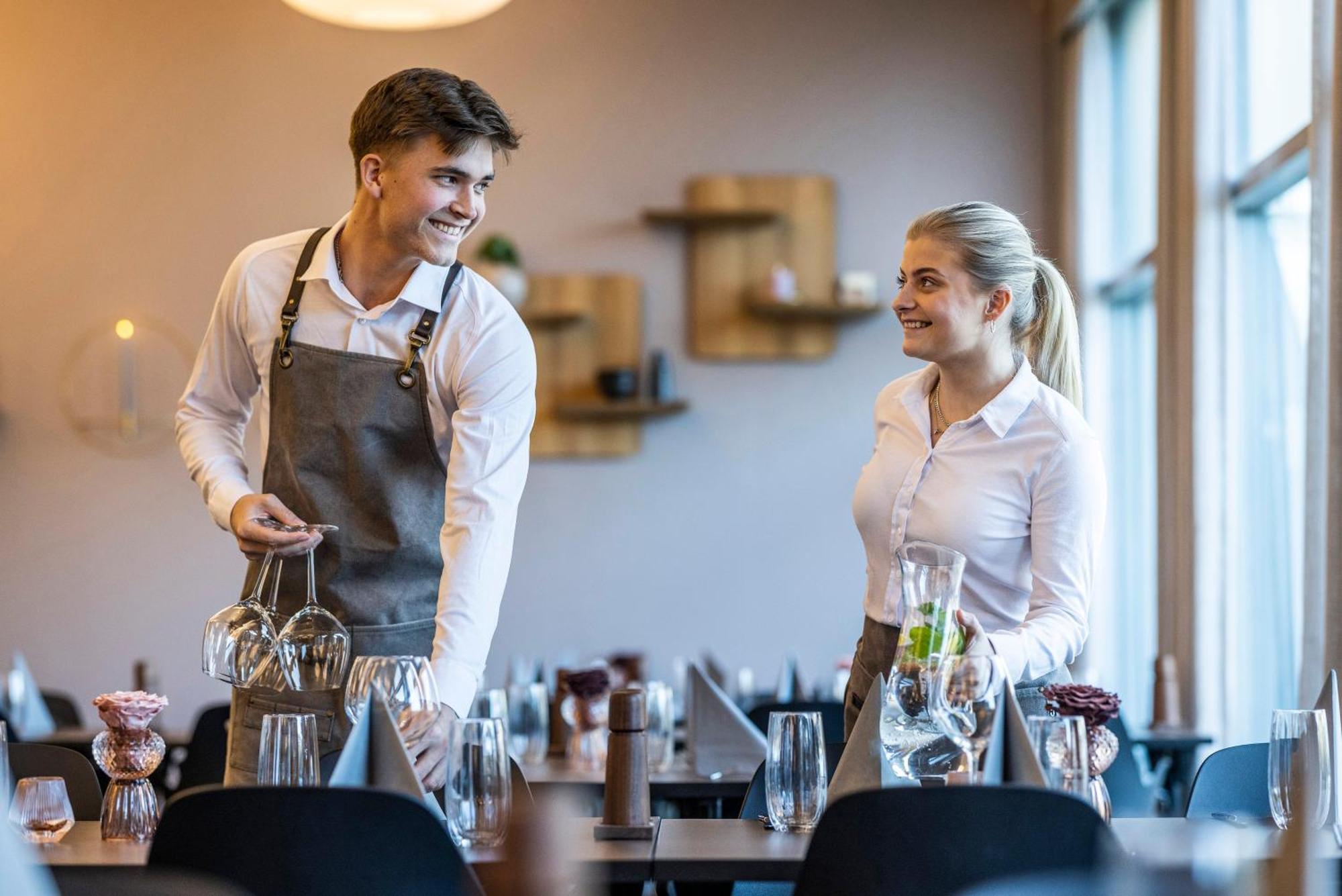 Idraettens Hus Hotel Og Konference Брённбювестер Экстерьер фото