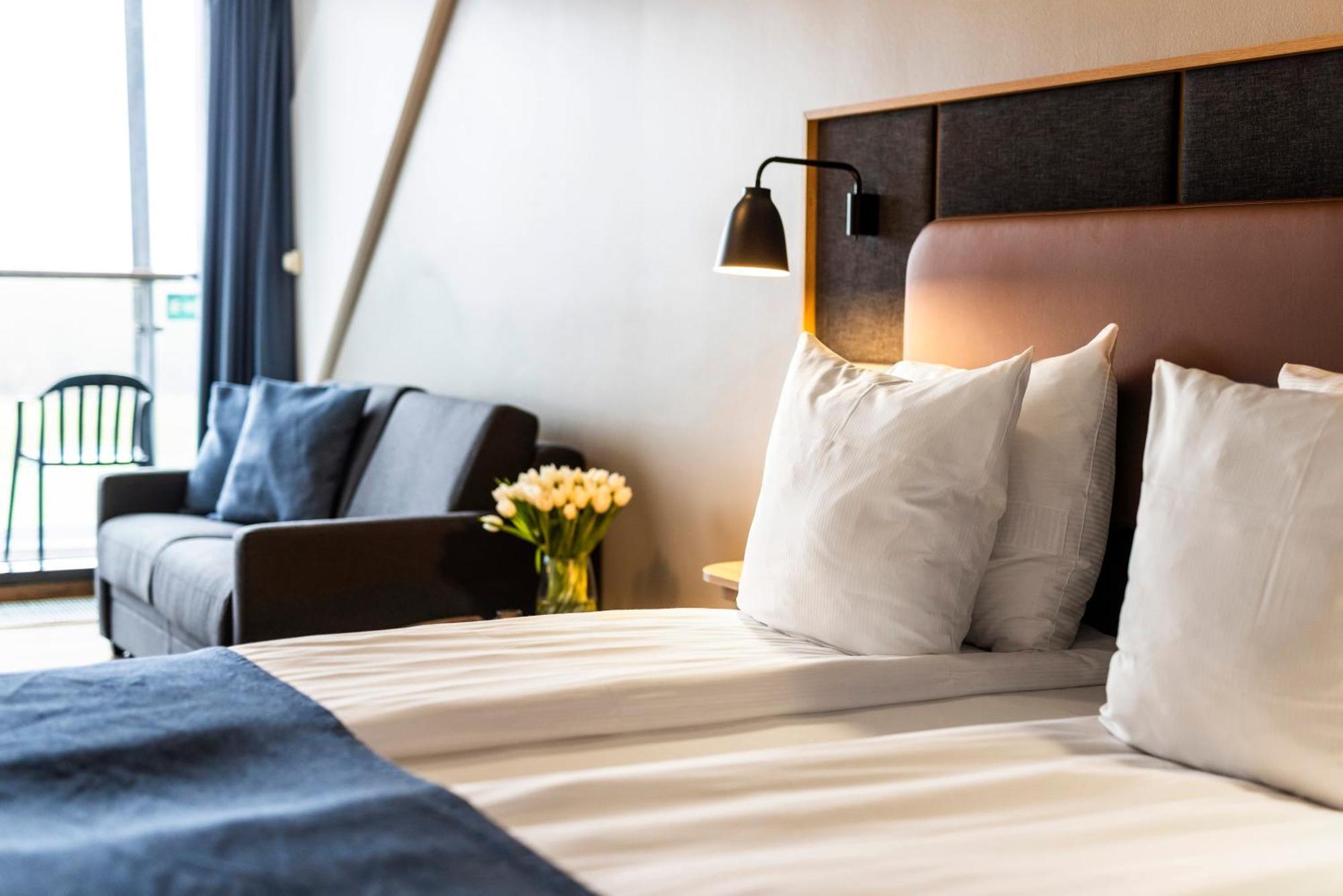 Idraettens Hus Hotel Og Konference Брённбювестер Экстерьер фото