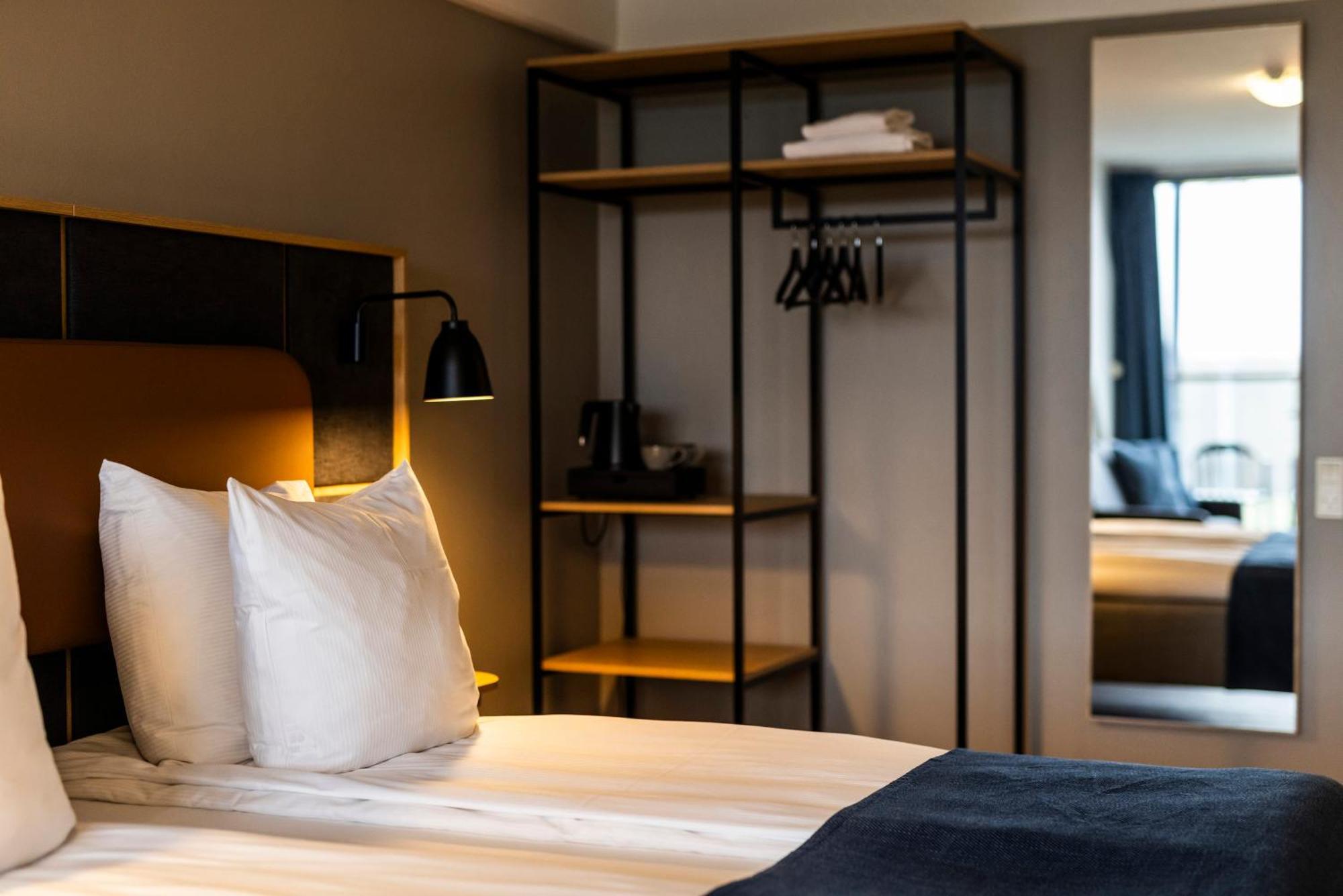 Idraettens Hus Hotel Og Konference Брённбювестер Экстерьер фото